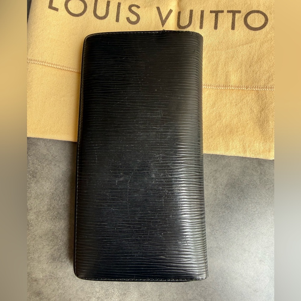 Louis Vuitton Black Epi Leather Wallet w LV Dust Bag - Picture 10 of 10